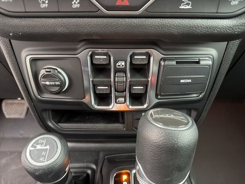 New 2026 Jeep Gladiator Sport AWD/4WD image 33