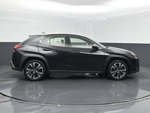Used 2021 Lexus UX 200 w/ Accessory Package (Z2) FWD image 5