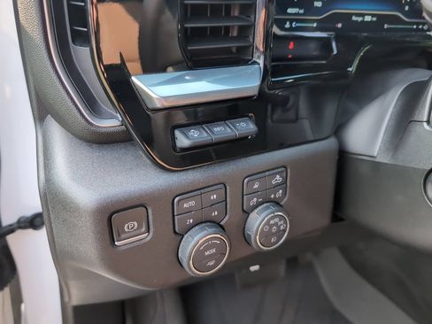 Used 2023 Chevrolet Silverado 1500 High Country w/ High Country Premium Package AWD/4WD image 21