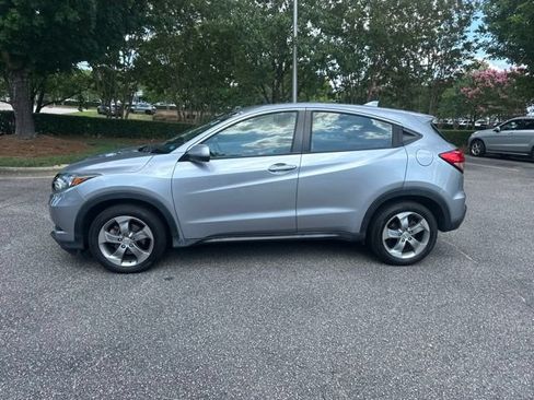 Used 2018 Honda HR-V LX image 8
