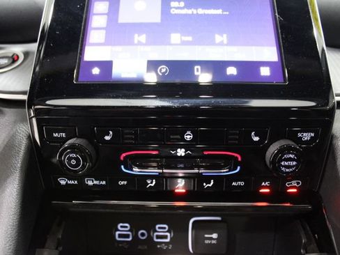 Used 2023 Jeep Grand Cherokee Altitude AWD/4WD image 35