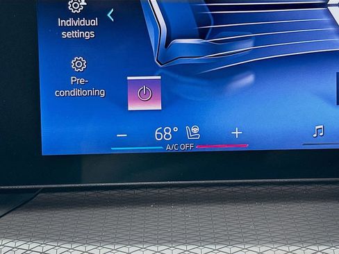 Used 2026 BMW 430i xDrive w/ M Sport Package image 24