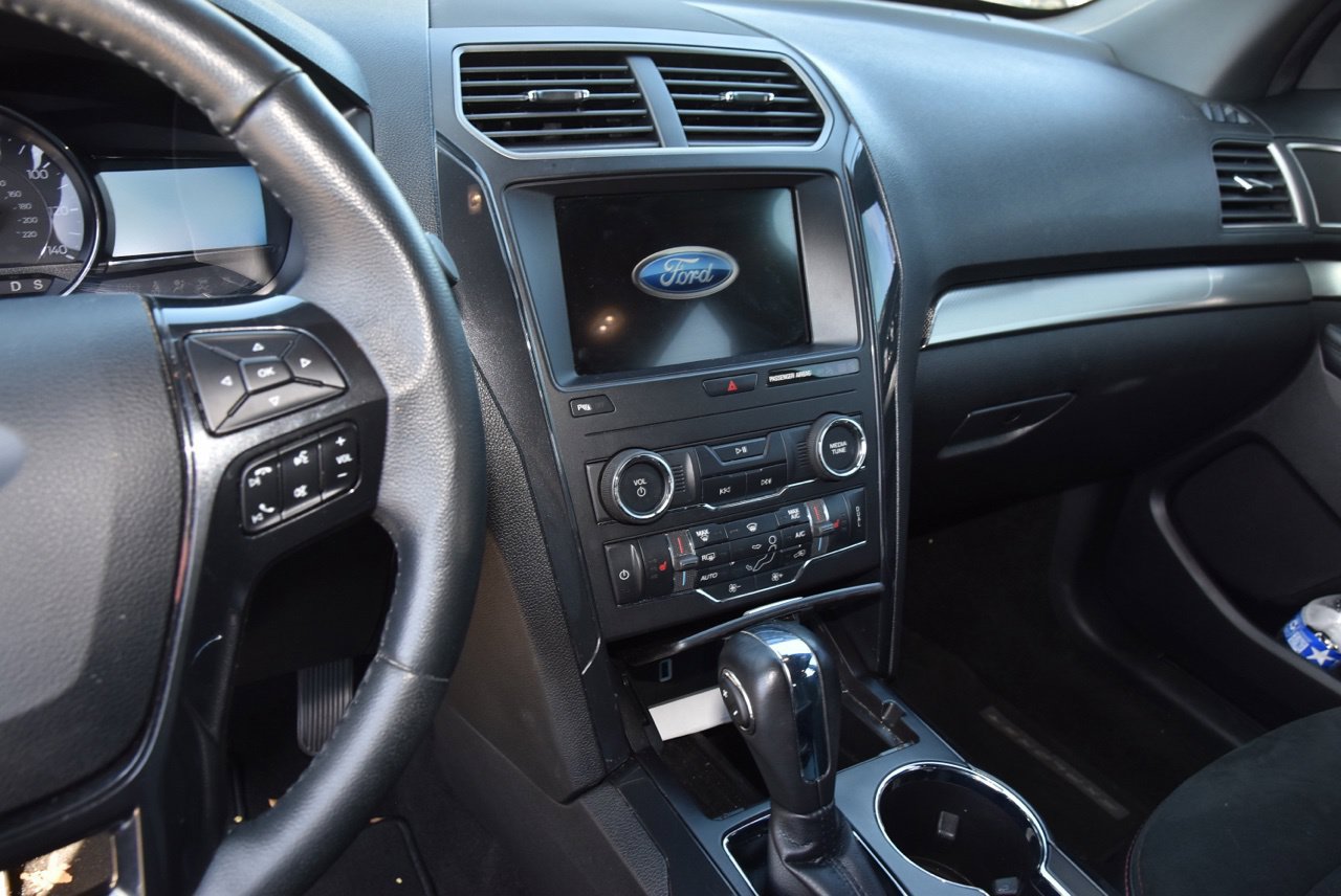 Used 2019 Ford Explorer XLT w/ Equipment Group 202A FWD image 9