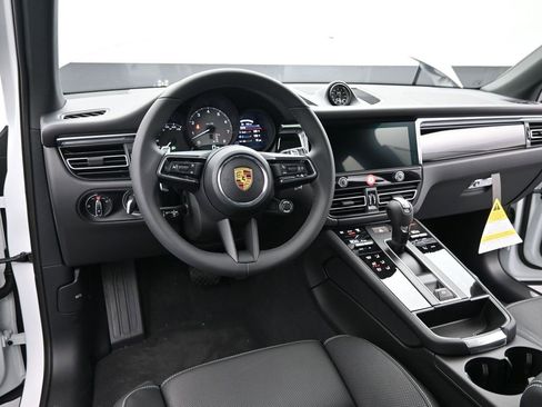 New 2025 Porsche Macan S image 28