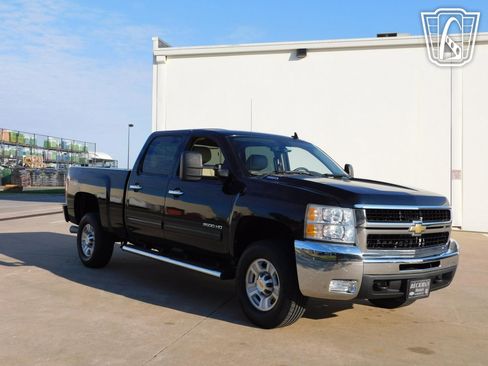 Used 2010 Chevrolet Silverado 2500 LTZ w/ Suspension Package, Off-Road image 16