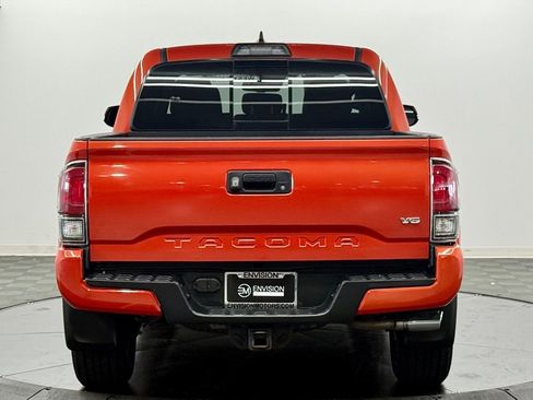 Used 2018 Toyota Tacoma TRD Sport AWD/4WD image 11