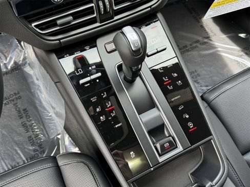 New 2025 Porsche Macan image 25