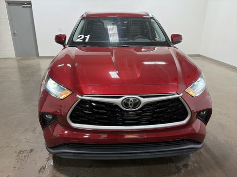 Used 2021 Toyota Highlander XLE AWD/4WD image 40