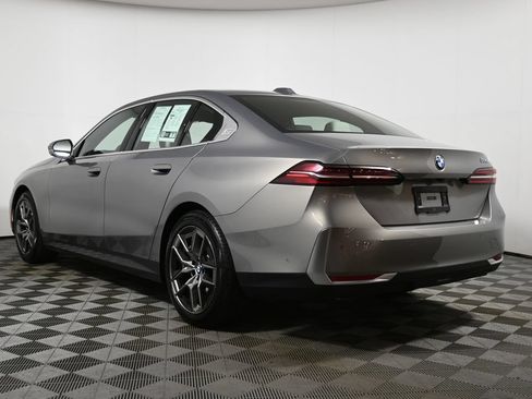 Used 2026 BMW 530i w/ Premium Package RWD image 5