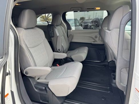 Used 2024 Toyota Sienna LE image 27
