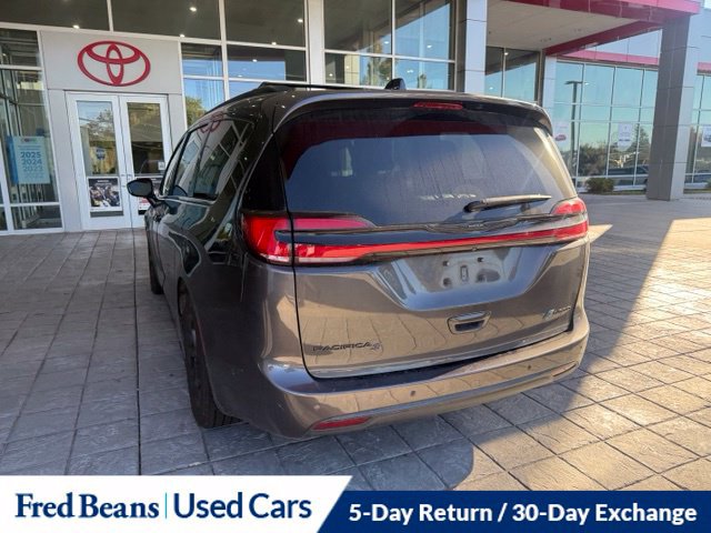Used 2022 Chrysler Pacifica Touring-L w/ Uconnect Theater Family Group FWD image 18