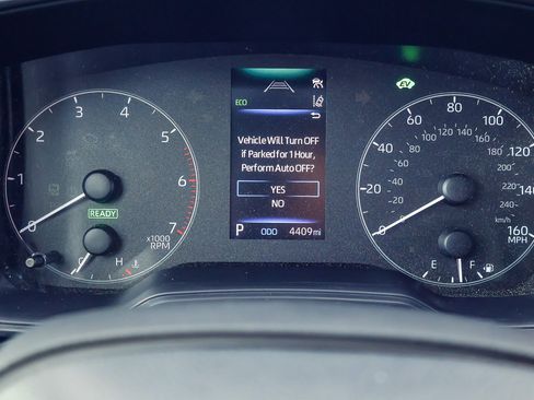 Used 2024 Toyota Corolla LE w/ LE Convenience Package FWD image 11
