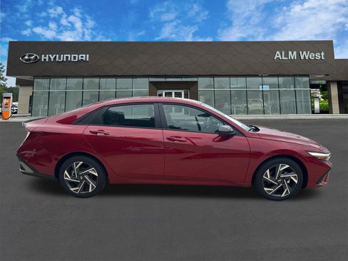 Certified 2025 Hyundai Elantra Sport FWD image 4