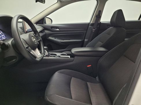 Used 2024 Nissan Altima 2.5 SV FWD image 17