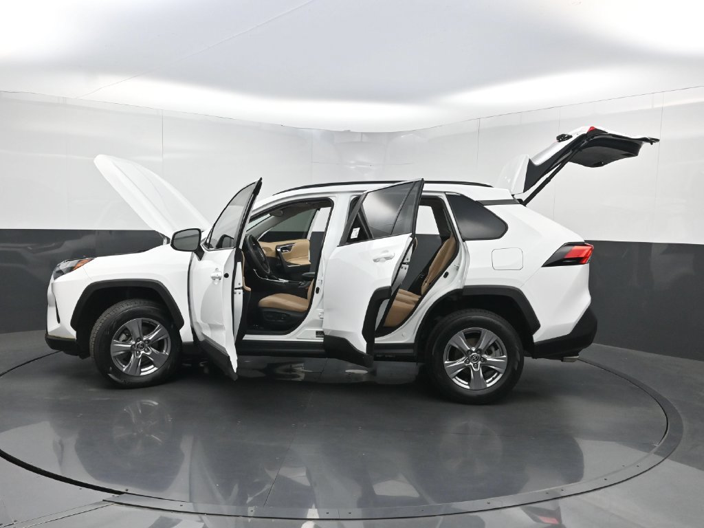 Used 2022 Toyota RAV4 XLE w/ Convenience Package FWD image 36