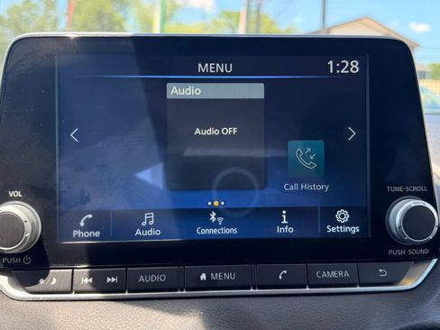 Used 2024 Nissan Sentra SV FWD image 22