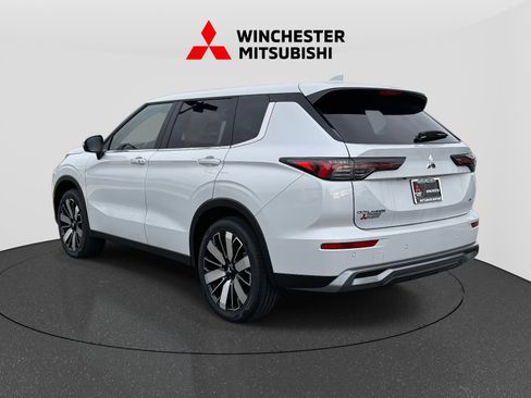 New 2025 Mitsubishi Outlander SE image 4