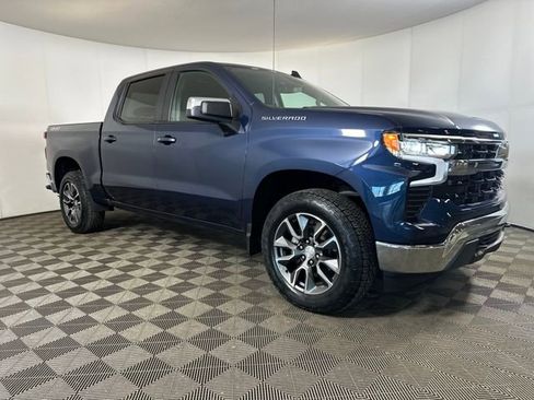 Used 2023 Chevrolet Silverado 1500 LT image 2