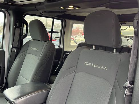 Used 2019 Jeep Wrangler Unlimited Sahara image 19
