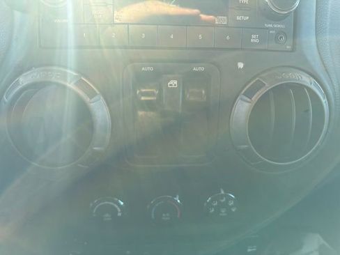 Used 2017 Jeep Wrangler Sport image 17