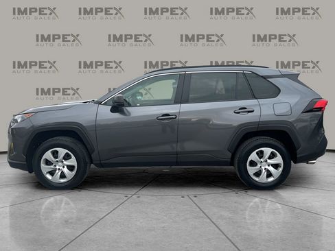 Used 2021 Toyota RAV4 LE image 2