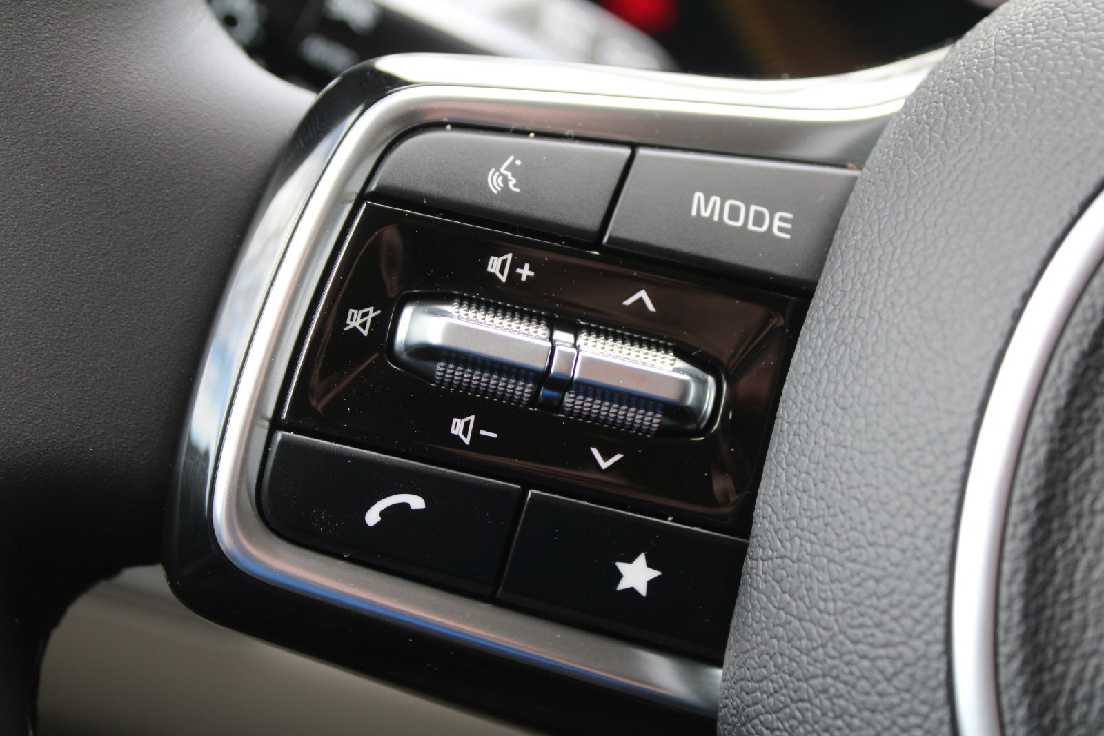 New 2026 Kia Carnival EX FWD image 31