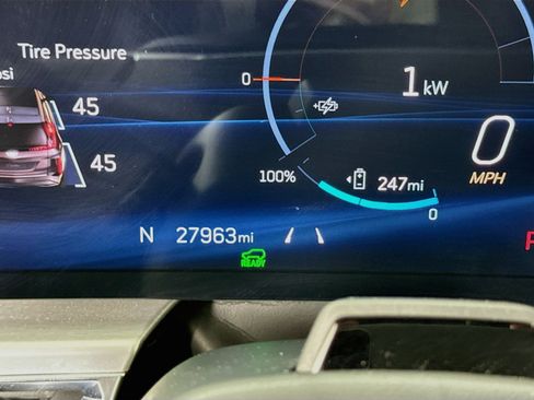 Used 2024 Cadillac Lyriq Luxury AWD/4WD image 14