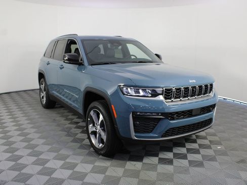 New 2026 Jeep Grand Cherokee Limited w/ Luxury Tech Group II AWD/4WD image 29