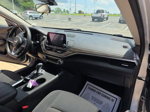 Used 2025 Nissan Altima 2.5 SV FWD image 26