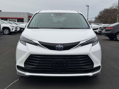 Used 2024 Toyota Sienna LE image 25