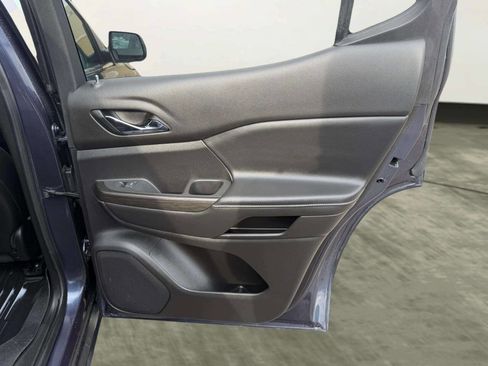 Used 2019 GMC Acadia SLT w/ LPO, Floor Liner Package image 30