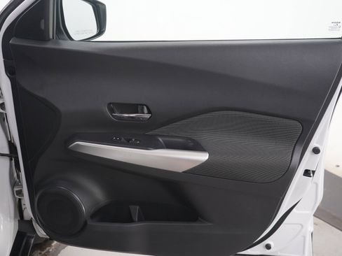 Used 2018 Nissan Kicks SV FWD image 9