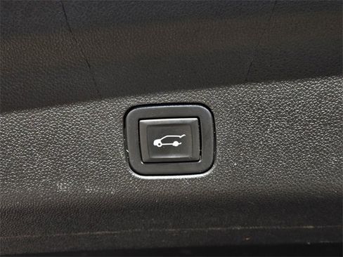 Used 2021 Cadillac Escalade Luxury image 10