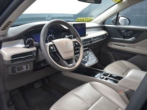 Used 2022 Lincoln Corsair Standard w/ Equipment Group 101A image 12