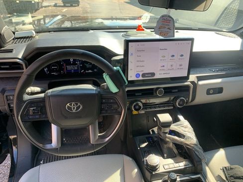 Used 2024 Toyota Tacoma Limited w/ Limited Package (LT) image 9