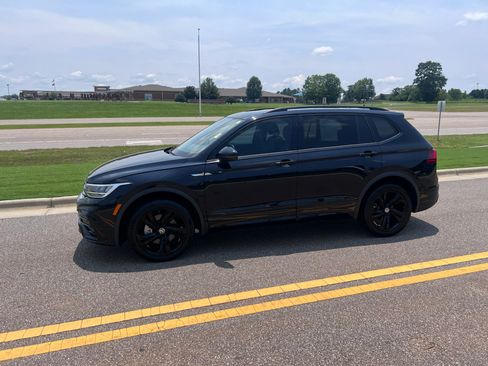 Used 2023 Volkswagen Tiguan SE R-Line AWD/4WD image 8