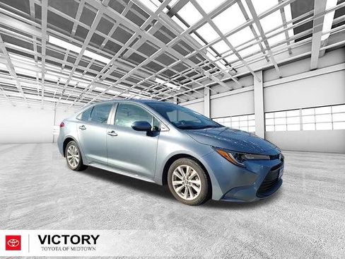 Used 2023 Toyota Corolla LE w/ LE Convenience Package image 2