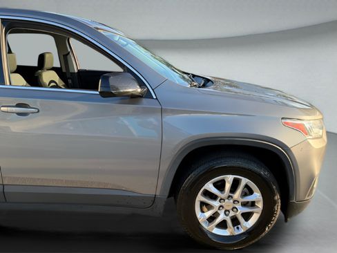 Used 2020 Chevrolet Traverse LS image 31