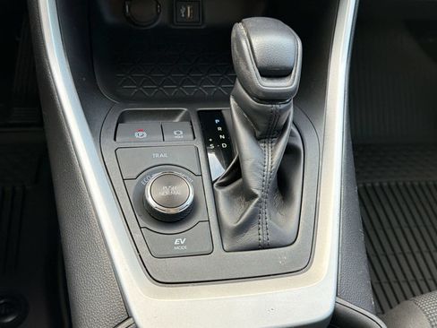 Certified 2024 Toyota RAV4 LE AWD/4WD image 18