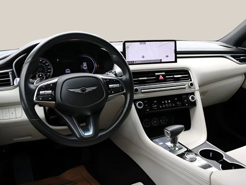 Used 2025 Genesis G70 2.5T AWD/4WD image 14