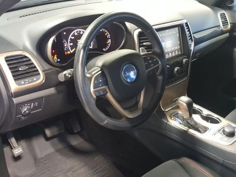 Used 2016 Jeep Grand Cherokee Laredo 75th Anniversary image 12