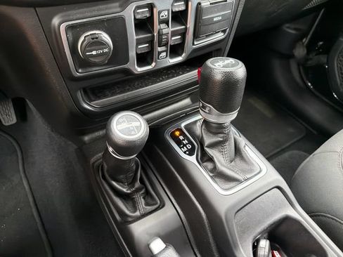 Used 2018 Jeep Wrangler Unlimited Sport S AWD/4WD image 16