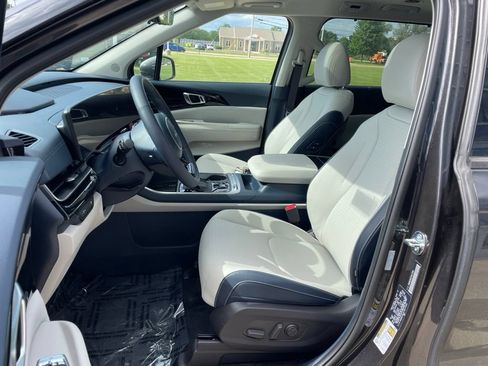 New 2026 Kia Carnival SX w/ SX Dark Edition Package FWD image 8