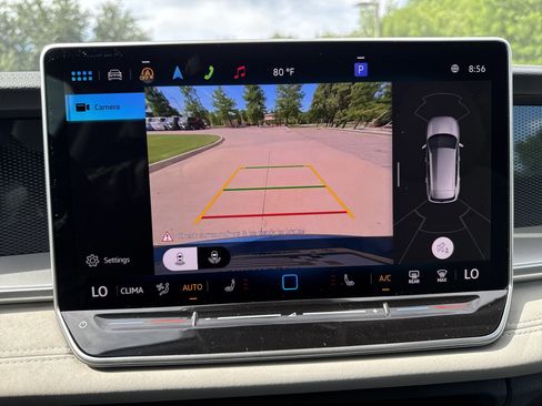 Used 2025 Volkswagen Tiguan SE image 13