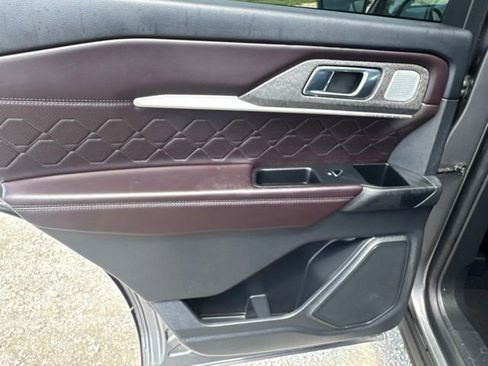 Used 2025 Ford Explorer Platinum w/ LUX Leather Package AWD/4WD image 27