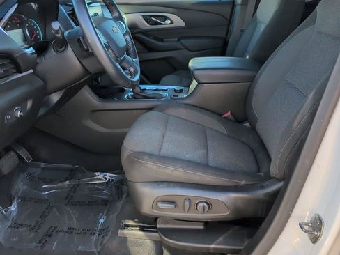 Used 2022 Chevrolet Traverse LT FWD image 12