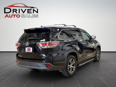 Used 2016 Toyota Highlander XLE FWD image 6