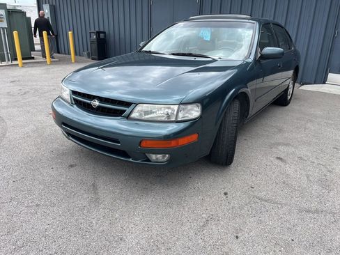 Used 1997 Nissan Maxima GLE FWD image 1