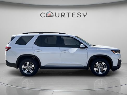 Certified 2026 Honda Pilot EX-L image 9