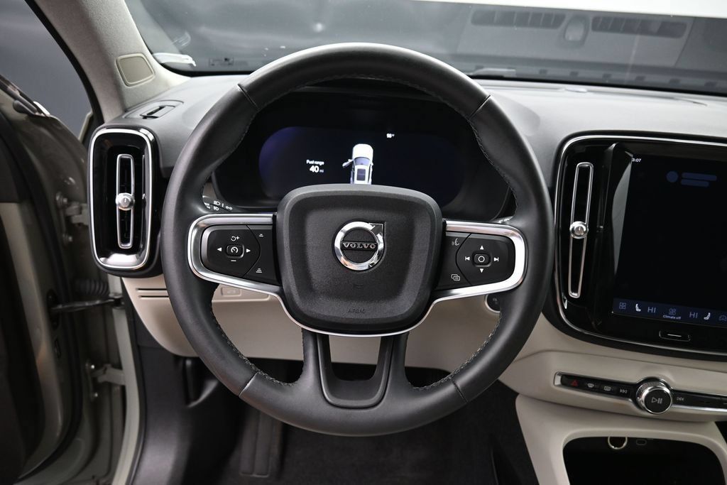 Used 2023 Volvo XC40 B5 Plus AWD/4WD image 15